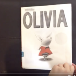 キュートなブタ子、OLIVIAの絵本で覚える’wear 〜 out’